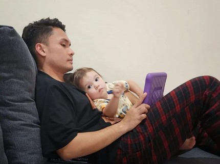 7 Potret Randy Pangalila dan Blair Anak Perempuannya yang Baru Ultah ke-2
