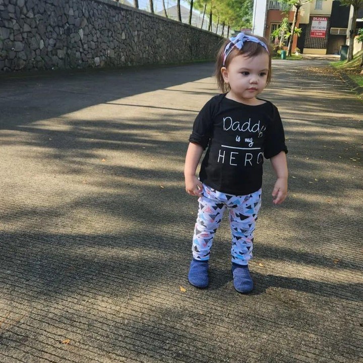 <p>"<em>Happy 2nd birthday to my sweet princess, you are my everything, I'm blessed to have you in my life. I wish you all the love, health, and happiness. Love, papa,</em>" tulis Randy pada laman Instagram-nya. (Foto: Instagram: @randpunk)</p>