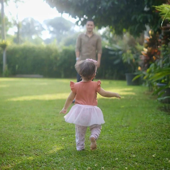 <p>Selain doa dan harapan dari kedua orang tuanya, Blair juga mendapatkan ucapan ulang tahun dari netizen, Bunda. Mereka mendoakan agar Blair selalu diberikan kesehatan dan tumbuh menjadi anak yang pintar serta baik. (Foto: Instagram: @cfrank3030)</p>