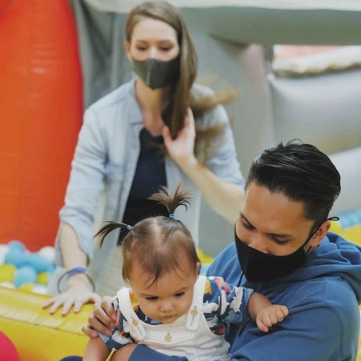 <p>Banyak netizen yang salah fokus dengan wajah Blair yang blasteran, lho. Ternyata, wajah bulenya ini ia dapatkan dari sang Bunda yang berasal dari Kanada. (Foto: Instagram: @randpunk)</p>
