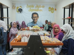 Relawan Sandiaga Gelar Bazar Kuliner Ramadan hingga Bagi Takjil Gratis