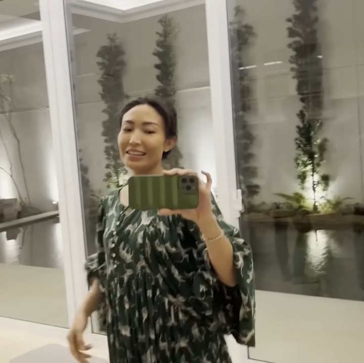 <p>Presenter Ayu Dewi tengah mempersiapkan hunian baru. Ia membangun rumah yang lebih megah dan luas, Bunda. Rumah ini sudah hampir siap ditinggali, lho. (Foto: YouTube Luna Maya)</p>