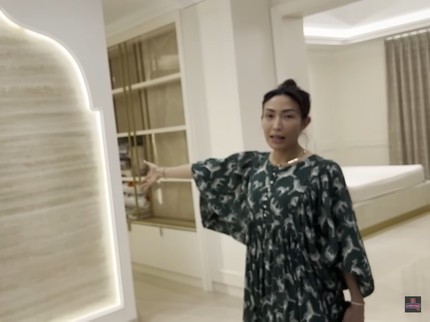 Terpopuler: Potret Rumah Baru Ayu Dewi, Ada Loteng Tersembunyi