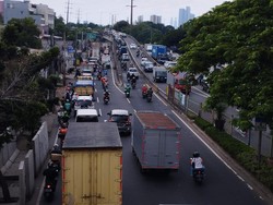 Kondisi Terkini Separator di Flyover Pesing yang Sempat Pecah Berhamburan