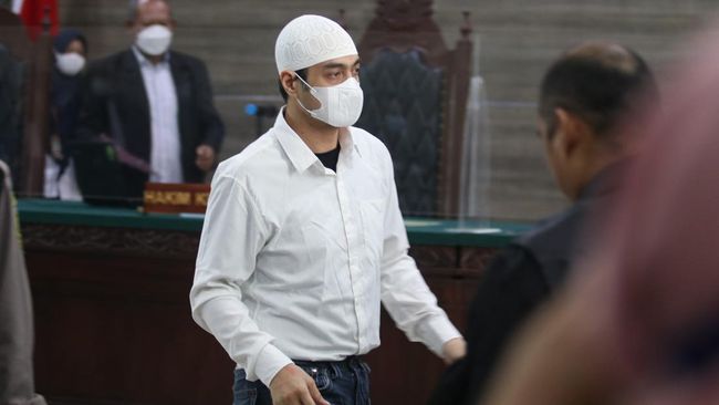Venna Melinda gugat cerai Ferry Irawan lagi. Namun, Ferry tak hadir dalam sidang cerai perdana yang digelar di Pengadilan Agama Jaksel, Kamis (14/11).