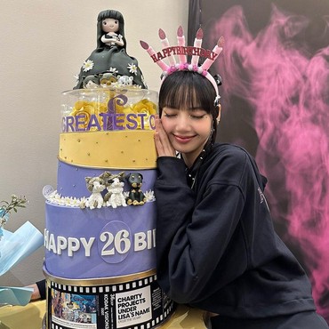 Sweet Banget, Lisa BLACKPINK Dapat Kejutan Ultah di Konser