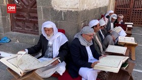 VIDEO: Jasa Restorasi Al Quran Populer Saat Ramadan