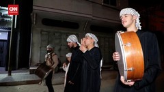 VIDEO: Mesaharati, Tradisi Membangunkan Sahur di Jalur Gaza