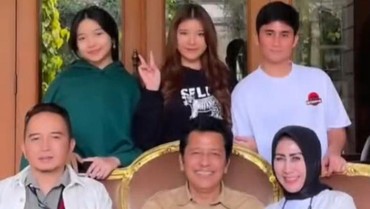 7 Potret Kebersamaan Keluarga Alshad Ahmad & Tiara Andini Diduga Dihapus