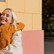 Jadi Kesayangan Banyak Orang, 6 Zodiak ini Dikenal Rendah Hati dan Baik Terhadap Sesama