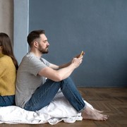 6 Zodiak Ini Dikenal Hobi Banget Ghosting, Cari Tahu Sebelum Dibuat Baper!