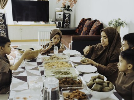 Umur Berapa Anak Diwajibkan Puasa? Ini Usia Ideal Anak Berpuasa