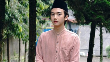 img-title Dalami Peran di 'Bidadari Bermata Bening', Ari Irham Belajar Ngaji & Silat