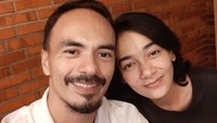 7 Potret Ananda Lontoh & Attar Syach Awet Nikah 19 Th, Pernah Jadi Model Majalah Bareng