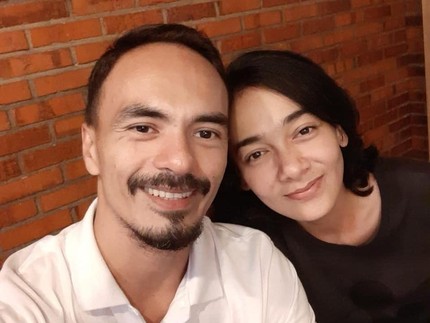 7 Potret Ananda Lontoh & Attar Syach Awet Nikah 19 Th, Pernah Jadi Model Majalah Bareng