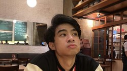 Lirik Lagu Menyimpan Rasa - Devano Danendra