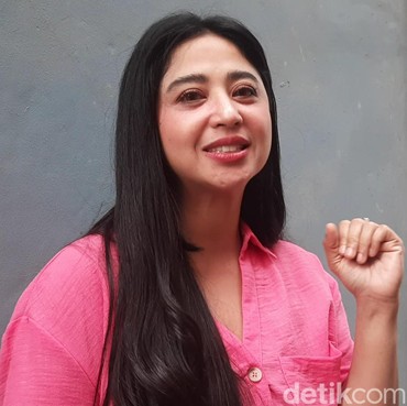 Momen Lebaran Dimanfaatkan Dewi Perssik dan Rully untuk Pertemukan Dua Keluarga
