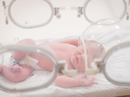 Bayi Prematur 8 Bulan: Risiko, Keistimewaan & Ciri Bayi Prematur Sehat