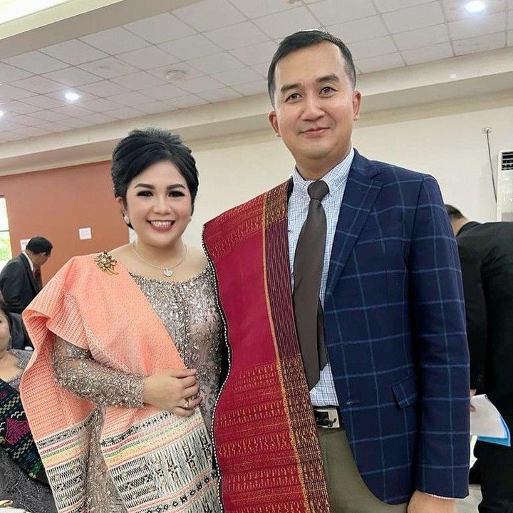 <p>Joy Tobing juga tak pernah absen mendampingi sang suami tercinta di berbagai acara penting, nih. (Foto: Instagram @joydestinytobing)<br /><br /><br /></p>