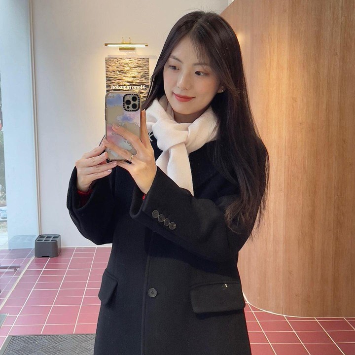 <p>Kim Jiyoon terhiting aktif menggunakan media sosial, Bunda. Melalui akun Instagram pribadi, ia kerap membagikan potret keseharian termasuk OOTD keren. (Foto: Instagram @jiyyoon_s2)<br /><br /><br /></p>