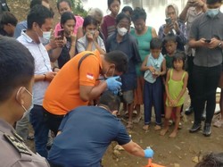 Pria Lansia Ditemukan Tewas Telungkup di Kali Jakpus