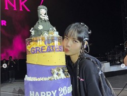 Lisa BLACKPINK Ulang Tahun, 500 Kg Bakso Gratis Dibagikan di Buriram