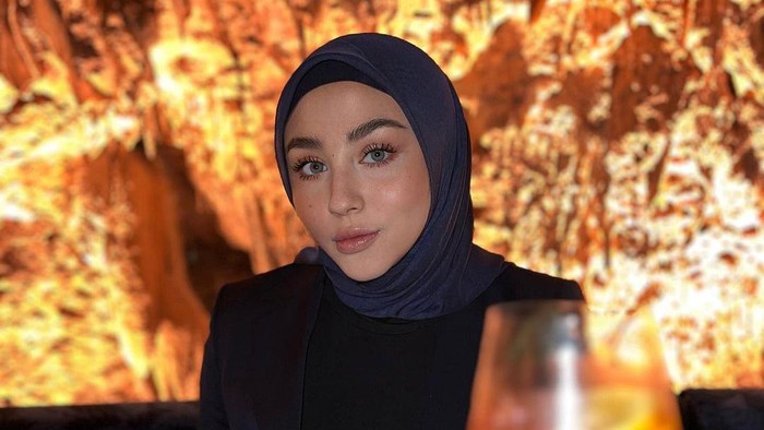 Stylish dan Elegan, Ini Potret Gaya Margin Winaya yang Kini Berhijab