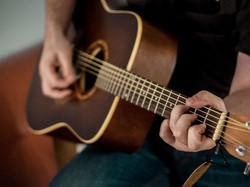 Lagu dengan 2 Kunci Gitar Saja, Mudah Dimainkan untuk Pemula