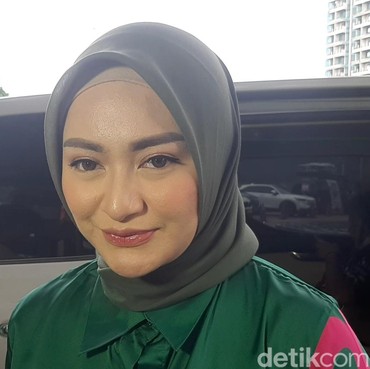 Unggah Postingan Serba Hitam, Nathalie Hoslcher Dituding Cari Sensasi