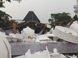 Hujan Disertai Angin, Ornamen Masjid Zayed di Balai Kota Solo Porak-poranda