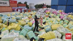FOTO: Lagi, Pemerintah Musnahkan 7.363 Bal Pakaian Bekas Impor