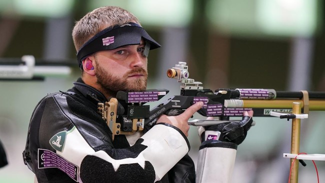 Atlet menembak asal Israel Sergey Richter mundur dari Piala Dunia Rifle dan Pistol ISSF 2023 di Jakarta usai dilarang menggunakan bendera negara.