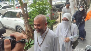 img-title Dituding Nikahi Gadis 7 Tahun, Syekh Puji Ngaku Diperas Puluhan Miliar