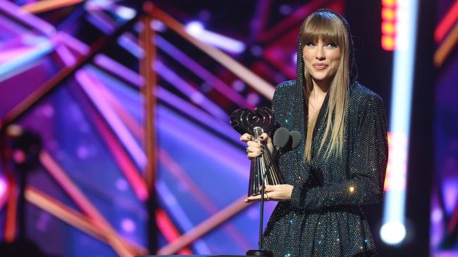 Daftar lengkap pemenang iHeartRadio Music Awards 2023 rampung diumumkan pada Senin (27/3) malam waktu Los Angeles.