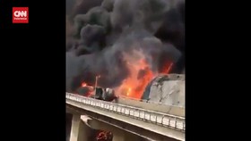 VIDEO: Bus Berisi Jemaah Umroh Tabrak Jembatan Di Mekkah, 20 Tewas