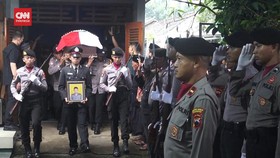 VIDEO: Briptu RF Dimakamkan, Ayah Akui Ada Masalah Dengan Tunangannya