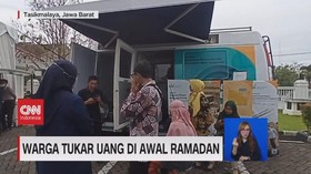 VIDEO: Warga Tukar Uang di Awal Ramadan