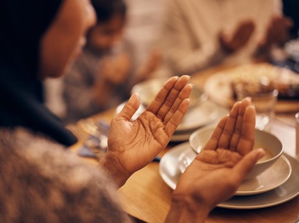 3 Contoh Kata Sambutan Buka Puasa Bersama Teman, Keluarga, dan Rekan Kerja