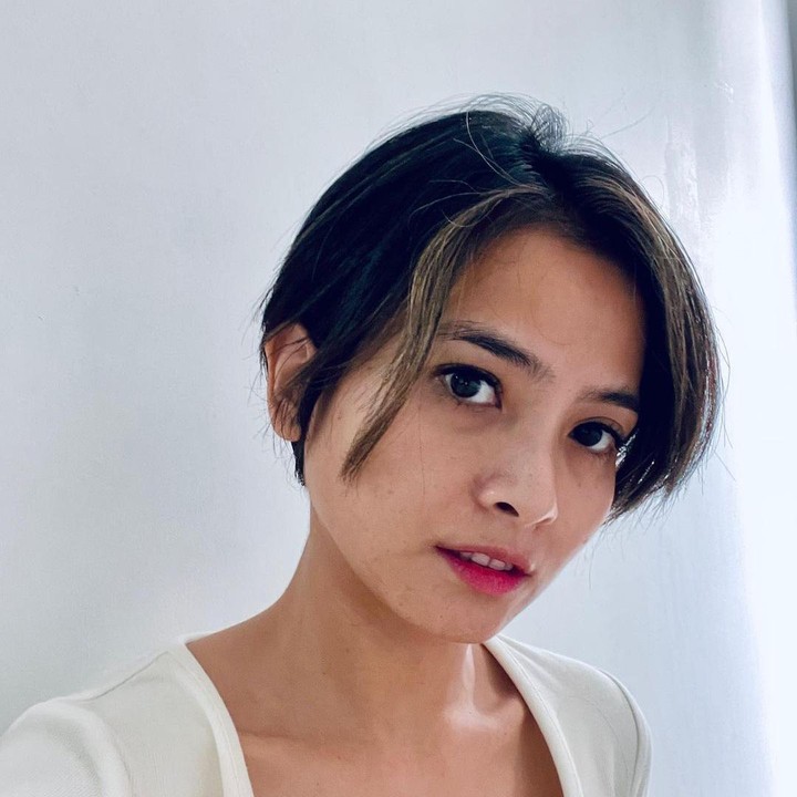 <p>Ini dia penampilan terbaru Acha dengan rambut pendek, Bunda. Acha mengaku baru berani potong pendek rambutnya di usia 34 tahun, Bunda. Momen potong rambutnya itu juga ia bagikan melalui media sosial, lho. (Foto: Instagram@septriasaacha)</p>