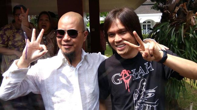 Praktisi hukum menilai polemik antara Ahmad Dhani dan Once terkait pelarangan lagu Dewa 19 hanya masalah etik.