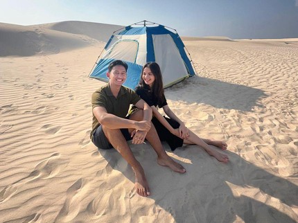 7 Potret Anniversary Belva Devara & Sabrina Anggraini, Camping di Tengah Gurun Pasir