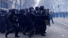 Aksi May Day di Prancis Ricuh: 108 Polisi Terluka, 291 Orang Ditahan