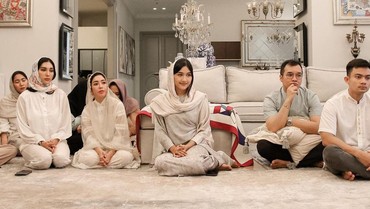 7 Pesona Beda Erina Gudono Saat Ikut Kajian Diduga Hamil Anak Kaesang