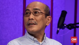 Faisal Basri soal 'Gempuran' Bansos: Jokowi Gagal Sejahterakan Rakyat