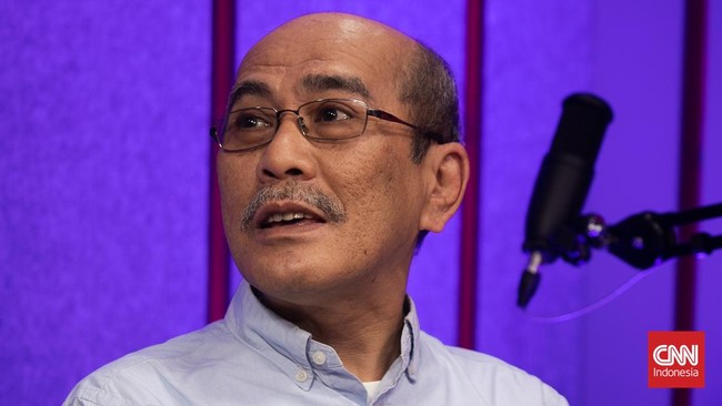 Faisal Basri menilai gelontoran bansos yang masif diberikan pemerintah menjadi penanda Jokowi gagal sejahterakan rakyat.