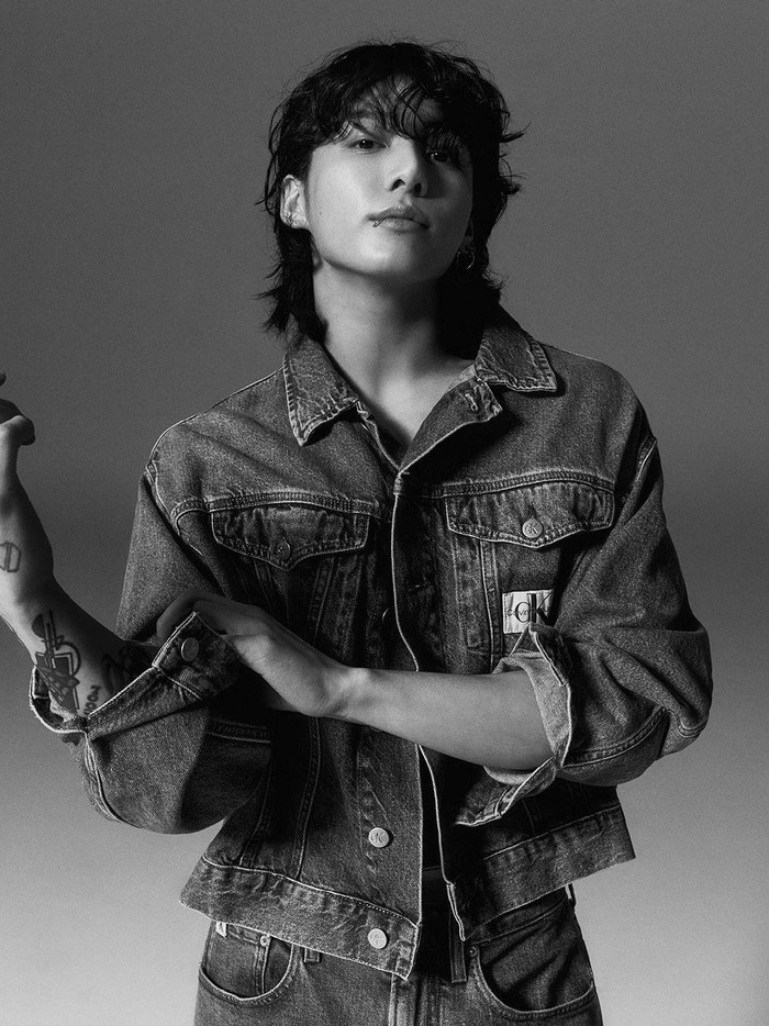 Tak hanya itu saja, idol K-Pop kelahiran 1997 ini juga mengungkapkan bahwa dirinya sudah menjadi 'fans' Calvin Klein sejak lama, lho. Bahkan, ia merasa kerjasama antara dirinya dan brand value dari Calvin Klein selaras./ Foto: instagram.com/calvinklein