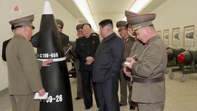 FOTO: Kim Jong Un Pamer Hulu Ledak Nuklir Baru yang Bisa Capai AS