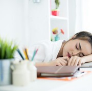 Sering Mengantuk Sehingga Tidak Produktif di Siang Hari Saat Berpuasa? Ternyata Ini Penyebabnya