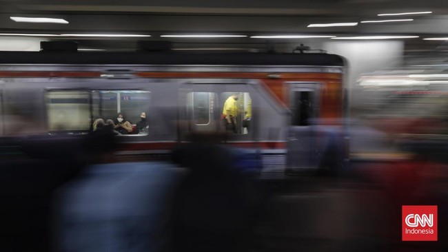 kendaraan mobil box menemper atau tertabrak KRL Commuter Line rute Bogor Jakarta Kota di dekat Stasiun Bojong Gede, Kabupaten Bogor, Selasa (6/5) malam WIB.