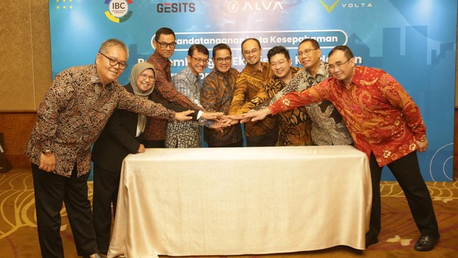 Kolaborasi antara IBC dengan manufaktur diyakini PLN akan mempermudah pengguna motor listrik melalui standarisasi dan inovasi bagi ekosistem kendaraan listrik.